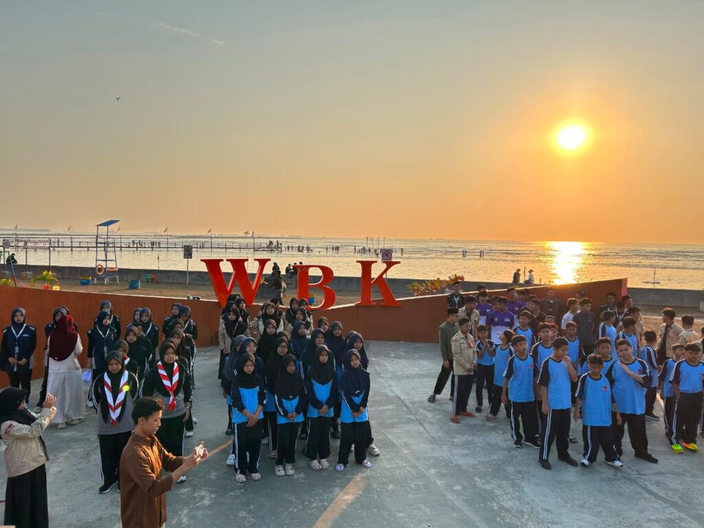 Mengukir Kenangan dan Keakraban: Kemeriahan After Party MPLS Siswa Kelas X SMAIT Akmala Sabila di Pantai Kejawanan whatsapp image 2026 07 28 at 09.33.16